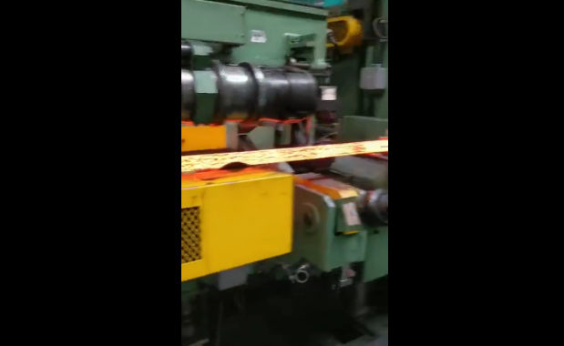 大型(xing)工業彈(dàn)簧制造(zao)流程